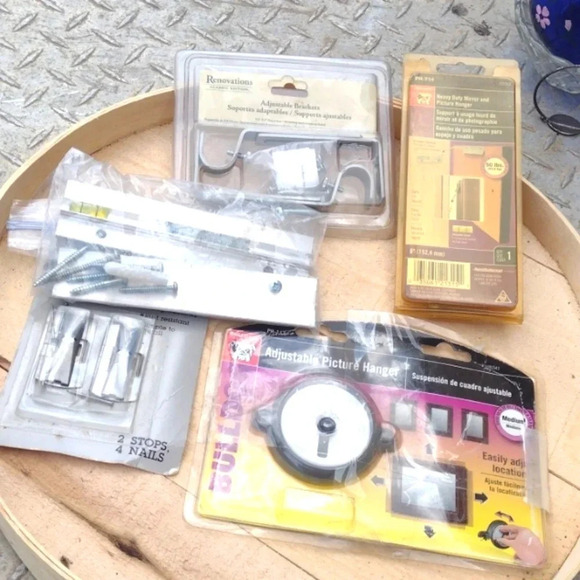 Picture Hanger/Bracket Bonus Lot - Picture 1 of 3